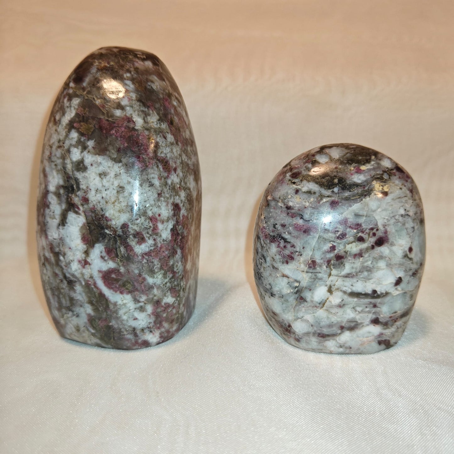 Rubelliitti freeform