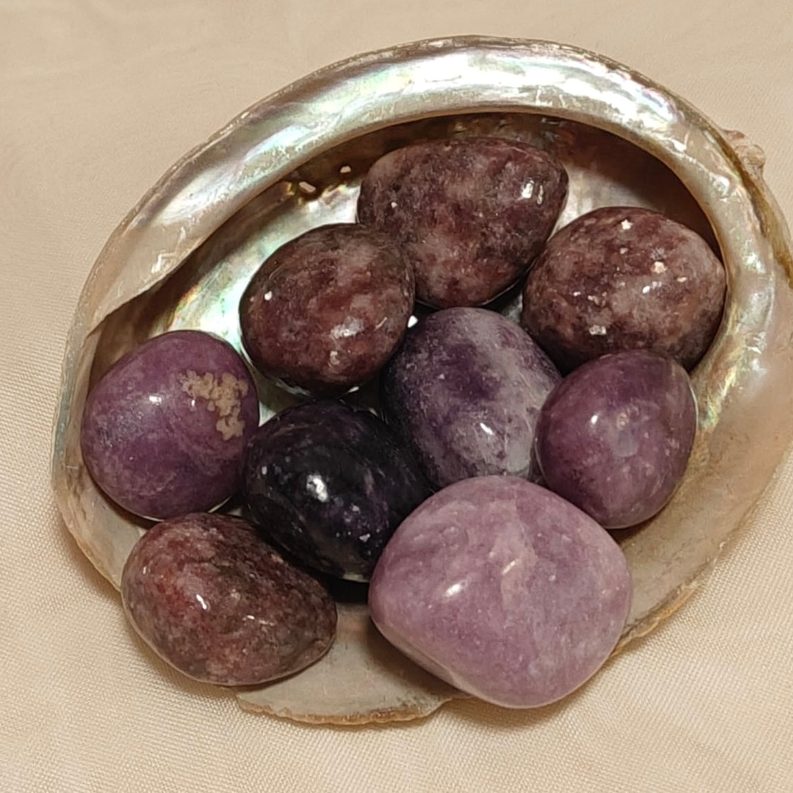 Lepidoliitti rumpuhiottu