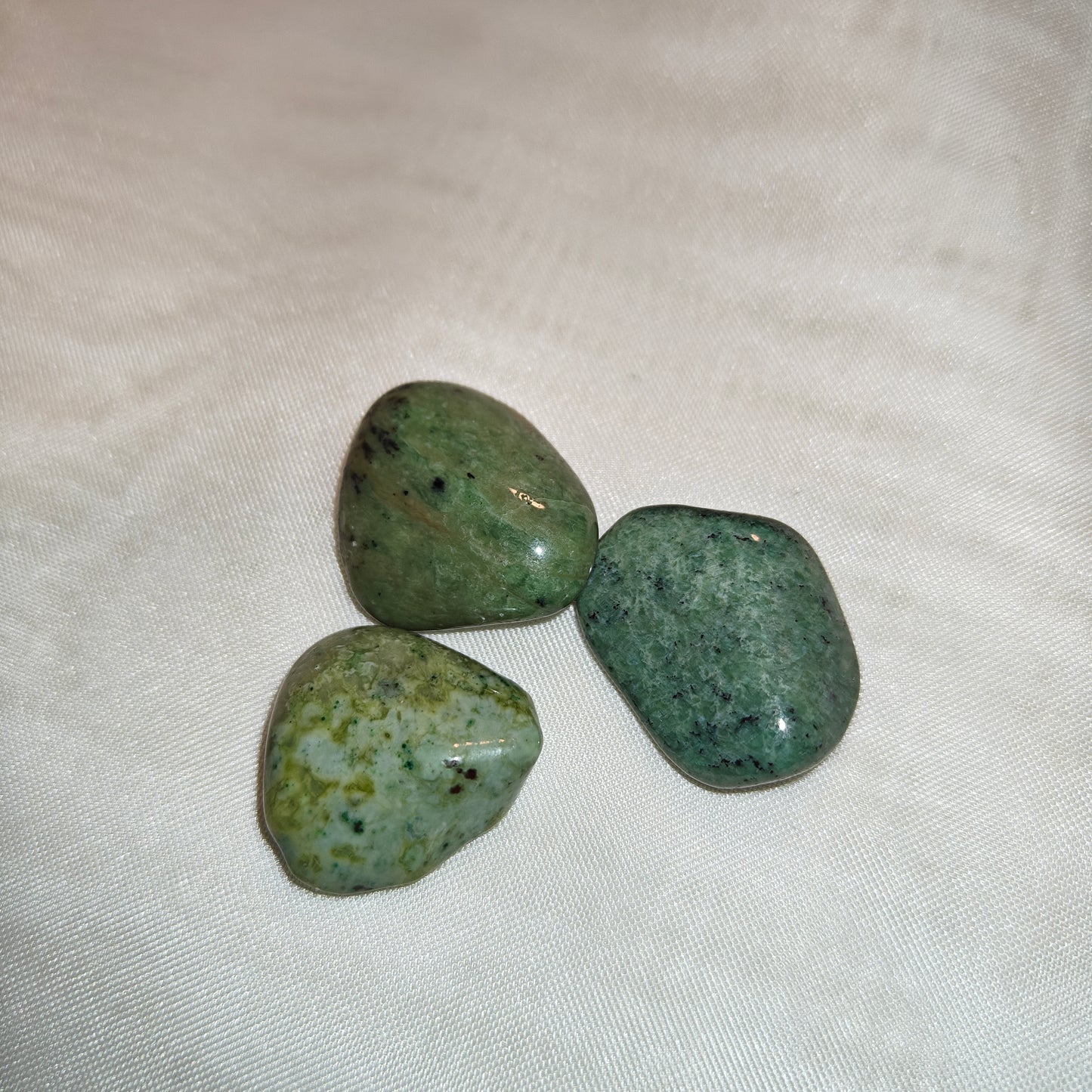 Jade rumpuhiottu