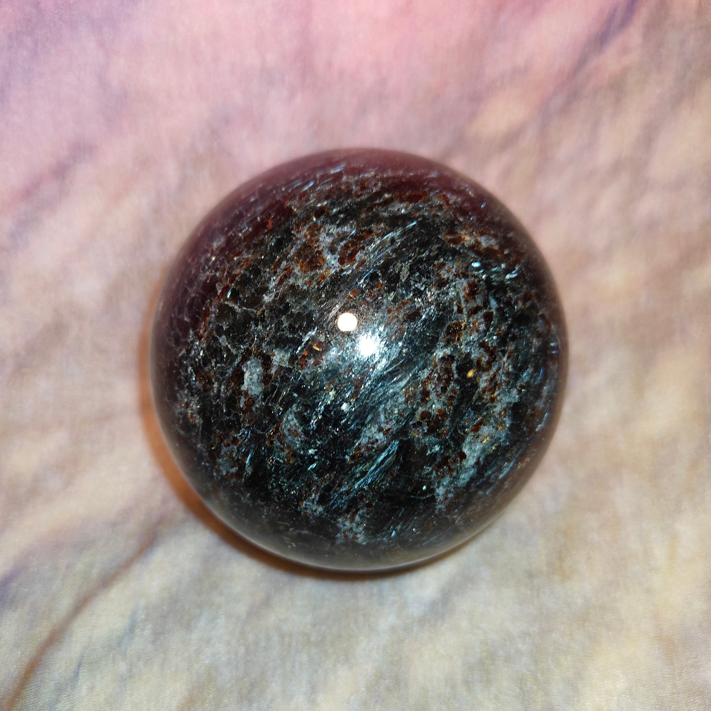 Astrofylliitti pallo