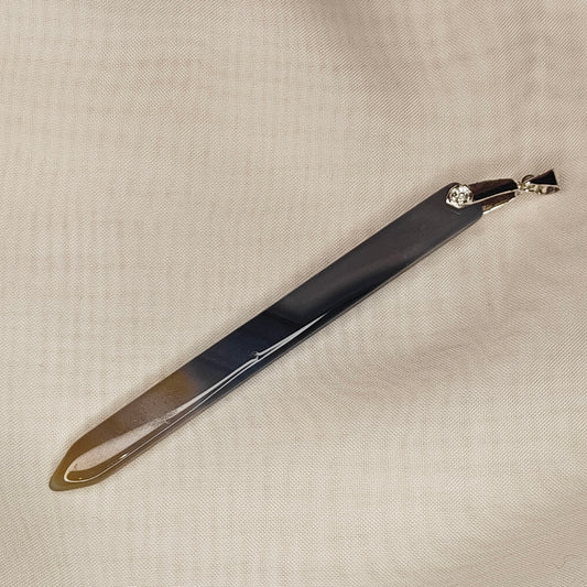 Akaattiriipus