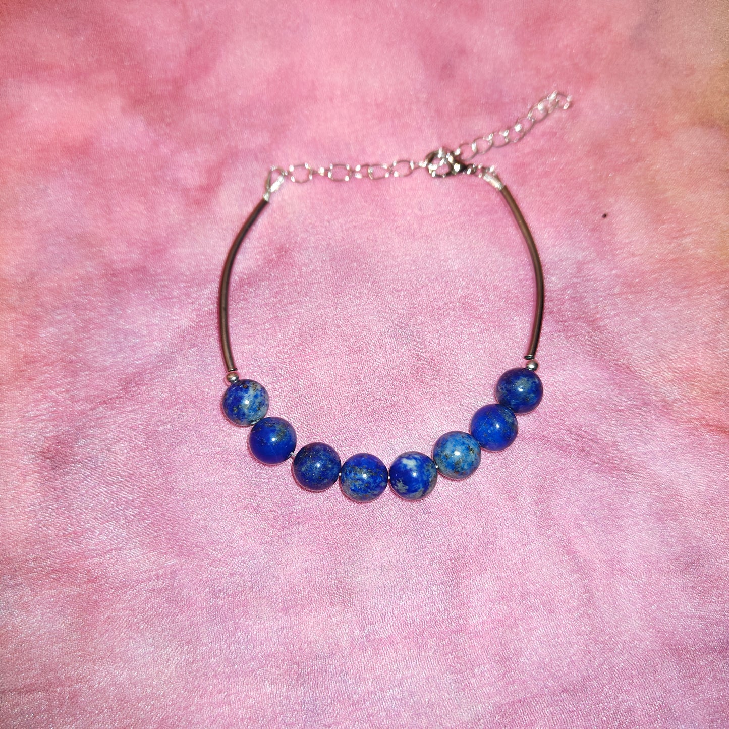 Lapis lazuli tai rodoniitti rannekoru