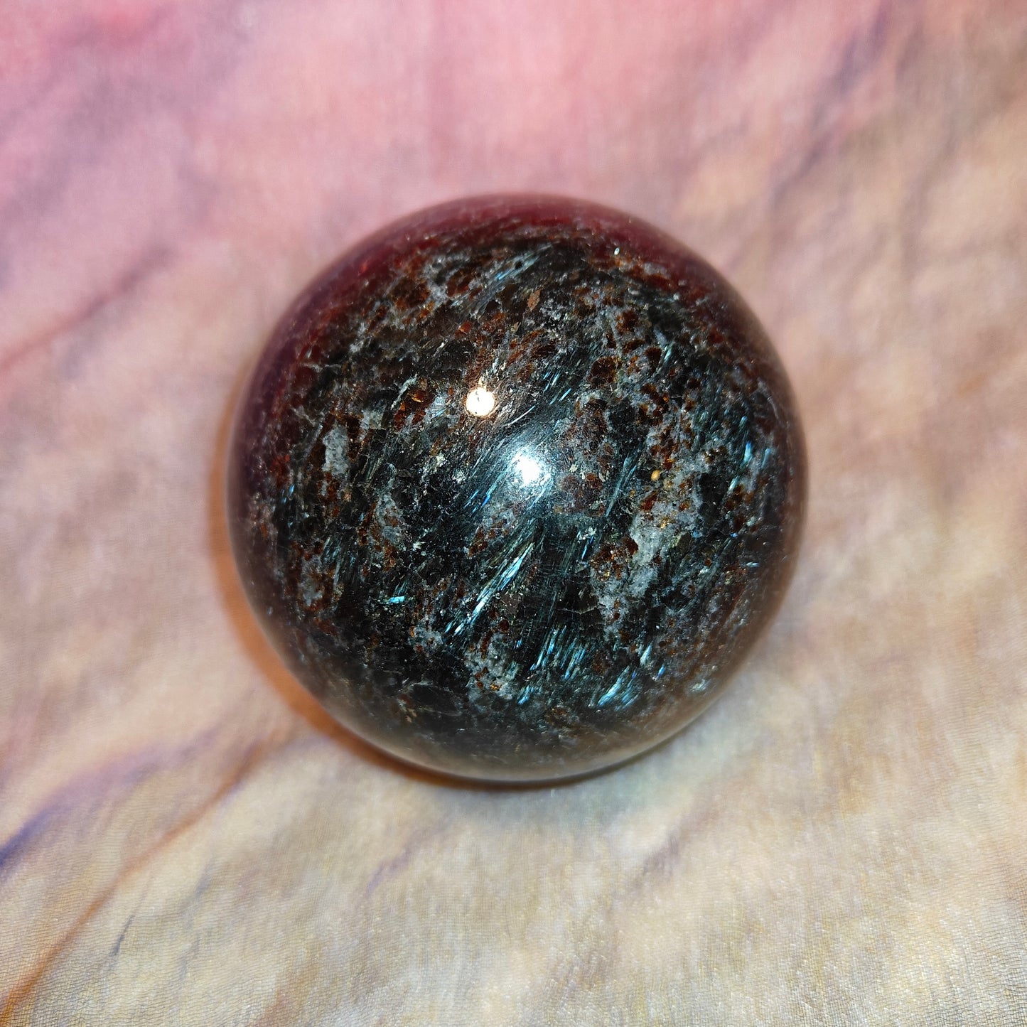 Astrofylliitti pallo