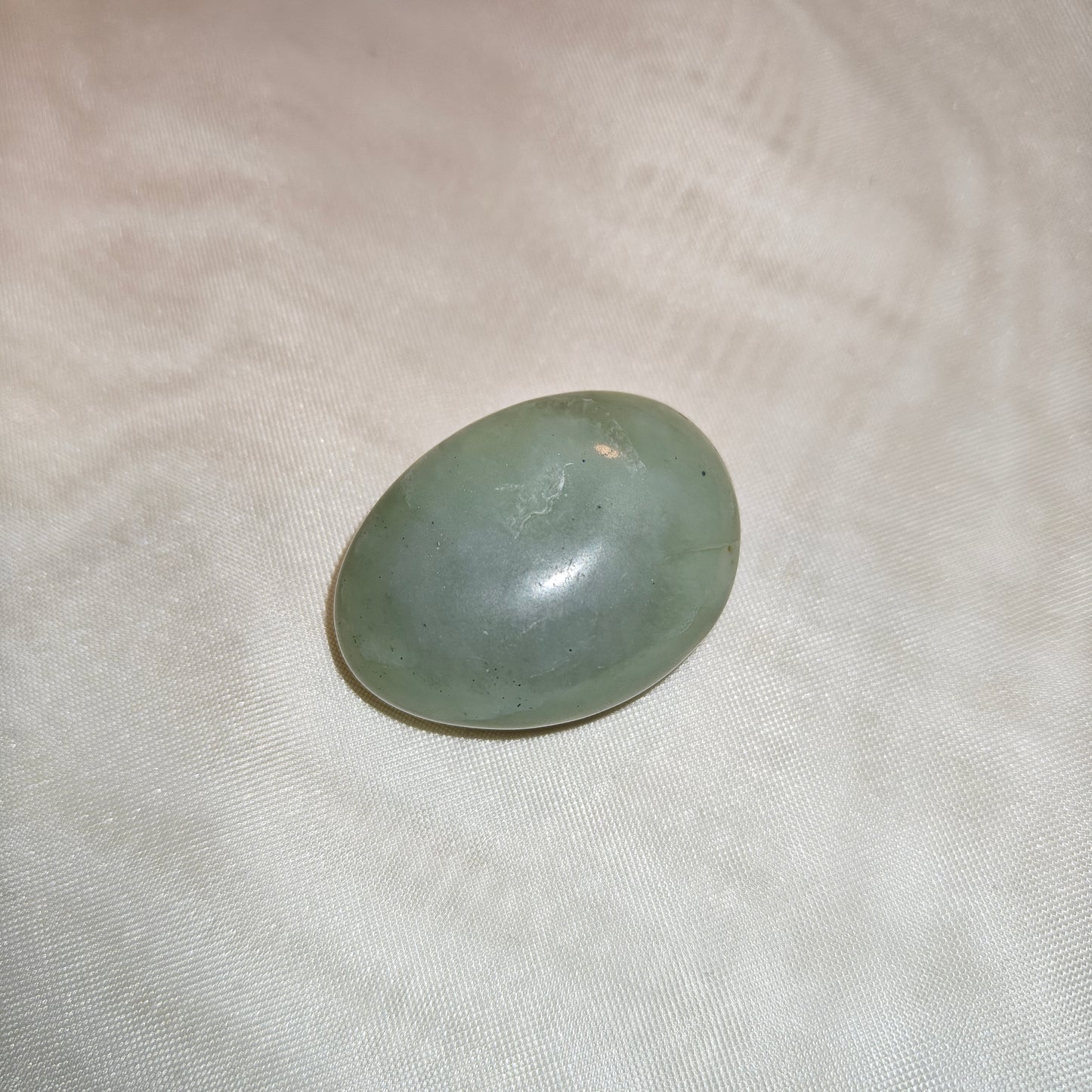 Jade rumpuhiottu