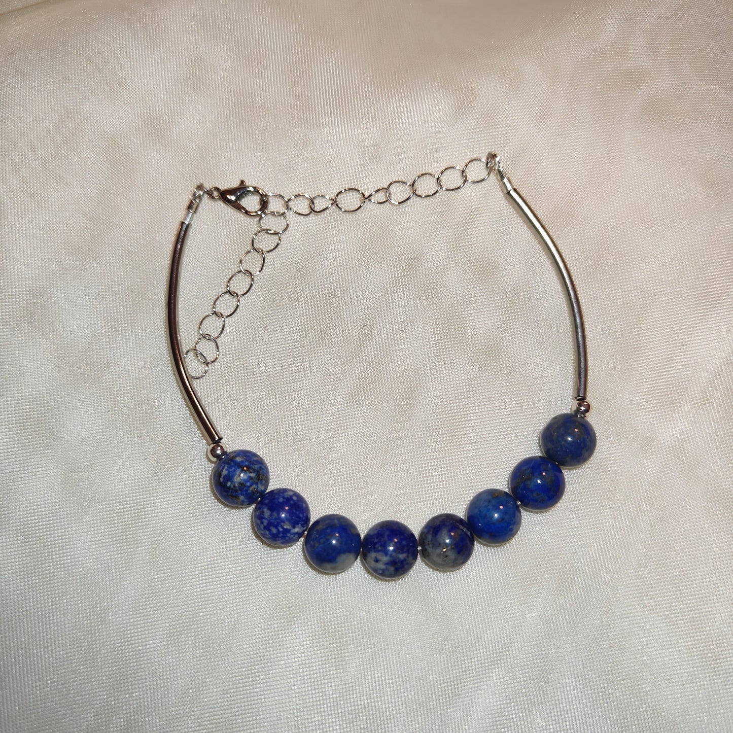 Lapis lazuli tai rodoniitti rannekoru