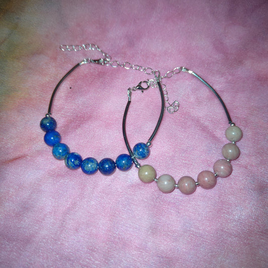 Lapis lazuli tai rodoniitti rannekoru